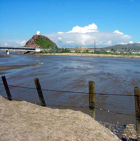 You can see the First St. Bridge on the left.  2/25/05.